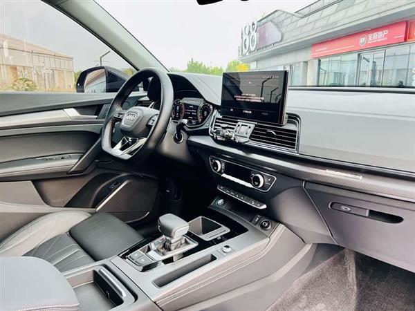 奥迪Q5L 2022款 改款 40T 豪华动感型