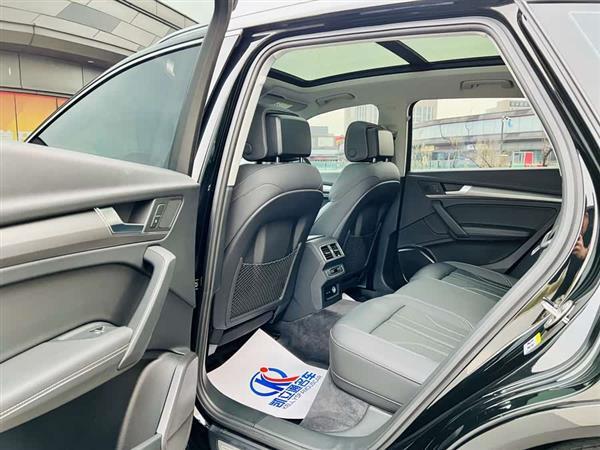 奥迪Q5L 2022款 改款 40T 豪华动感型