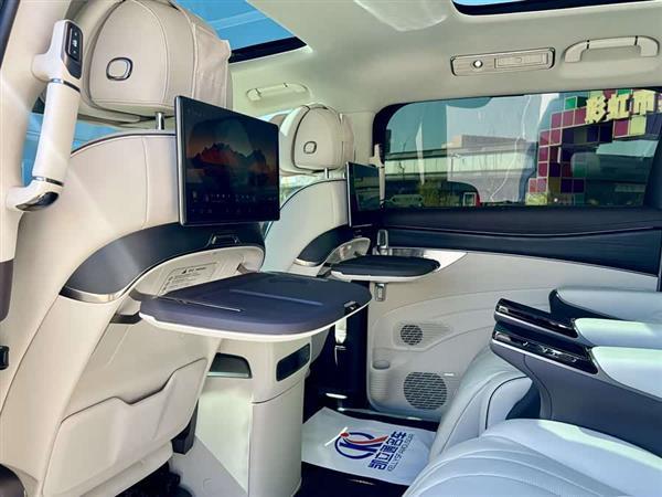 腾势D9 2024款 DM-i 980 四驱尊荣型