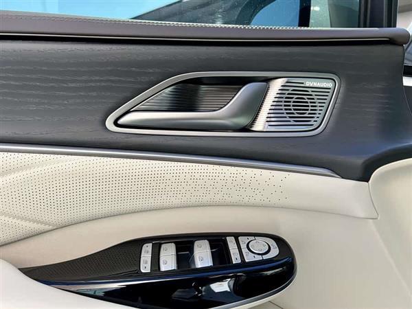 腾势D9 2024款 DM-i 980 四驱尊荣型