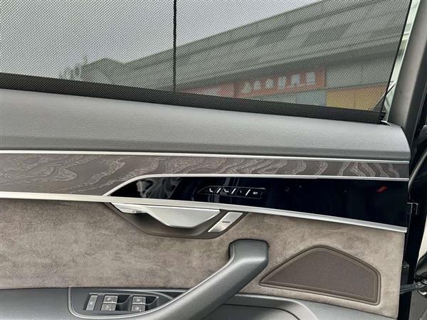奥迪A8 2022款 A8L 50 TFSI quattro 舒适型典藏版