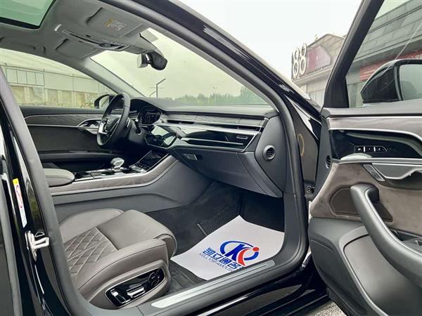 奥迪A8 2022款 A8L 50 TFSI quattro 舒适型典藏版