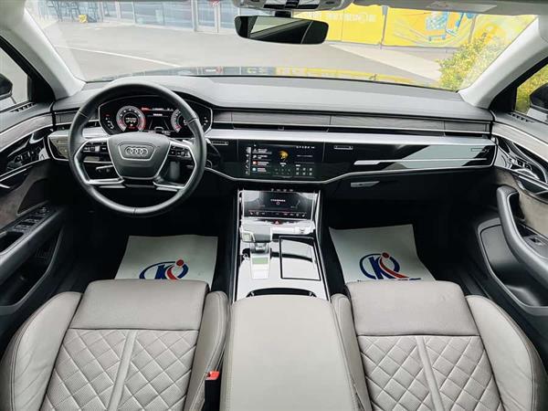奥迪A8 2022款 A8L 50 TFSI quattro 舒适型典藏版