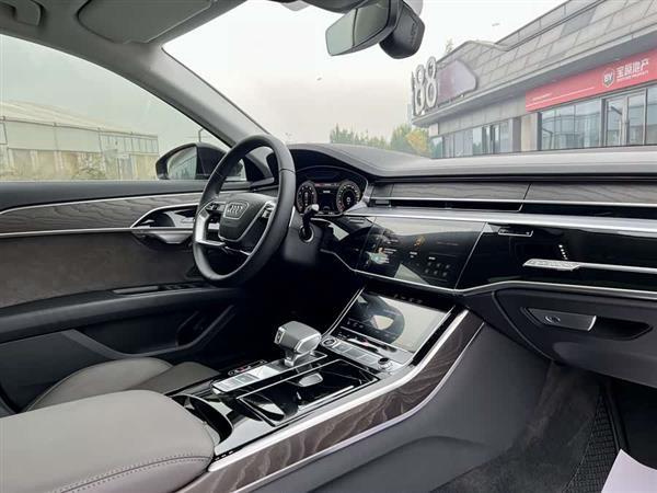 奥迪A8 2022款 A8L 50 TFSI quattro 舒适型典藏版