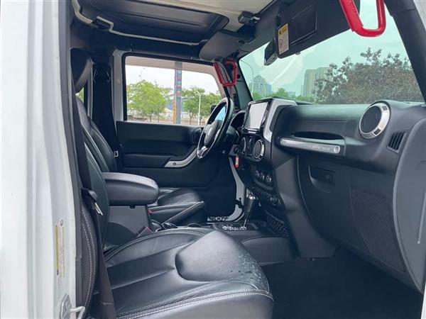 牧马人 2015款 3.0L Sahara 四门舒享版