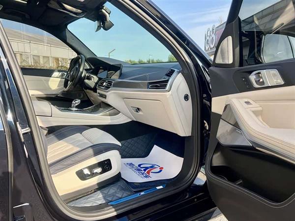 宝马X7 2022款 xDrive40i 行政型M运动套装
