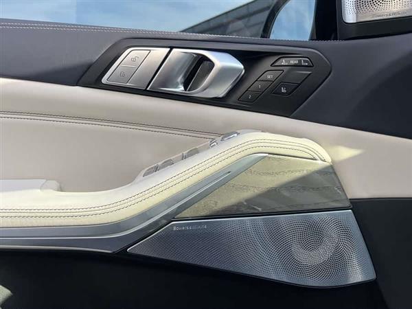 宝马X7 2022款 xDrive40i 行政型M运动套装