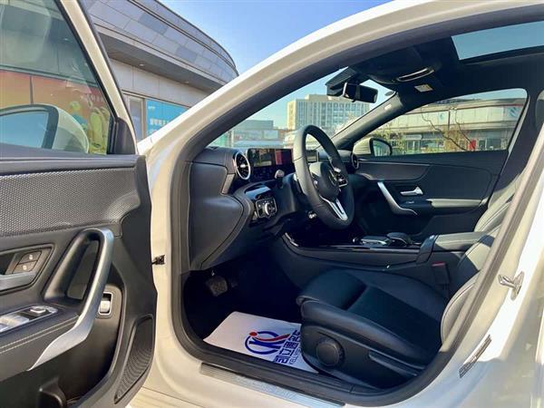 奔驰A级 2020款 改款 A 200 L 运动轿车动感型