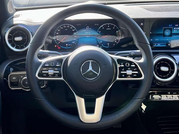 奔驰A级 2020款 改款 A 200 L 运动轿车动感型