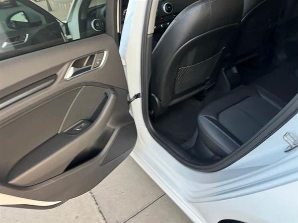 奥迪A3 2018款 30周年年型 Sportback 35 TFSI 时尚型