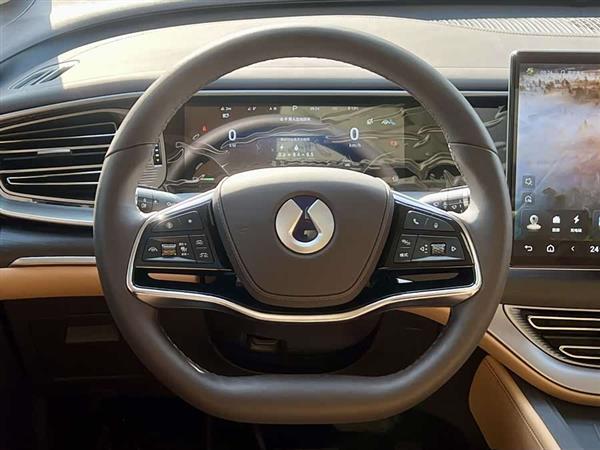 腾势D9 2024款 DM-i 980 四驱尊荣型