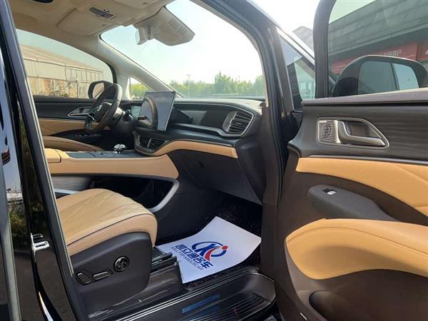 腾势D9 2024款 DM-i 980 四驱尊荣型