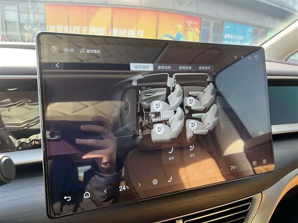 腾势D9 2024款 DM-i 980 四驱尊荣型