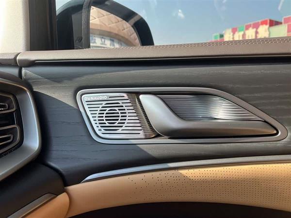 腾势D9 2024款 DM-i 980 四驱尊荣型