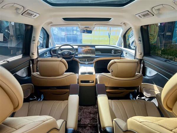 腾势D9 2024款 DM-i 980 四驱尊荣型