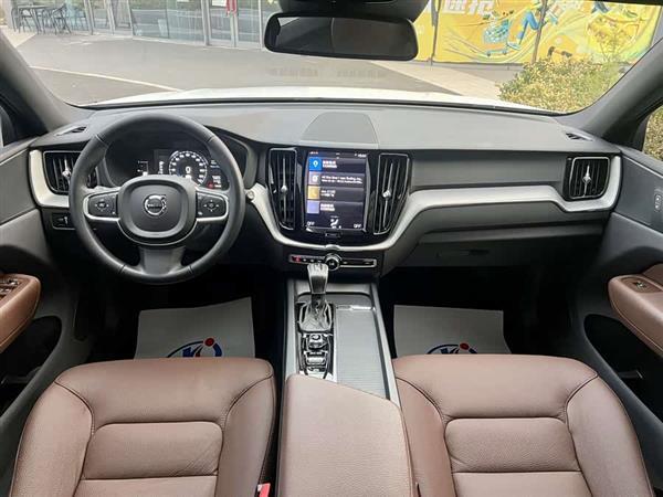 沃尔沃XC60 2021款 T5 四驱智逸豪华版