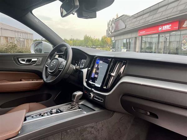 沃尔沃XC60 2021款 T5 四驱智逸豪华版