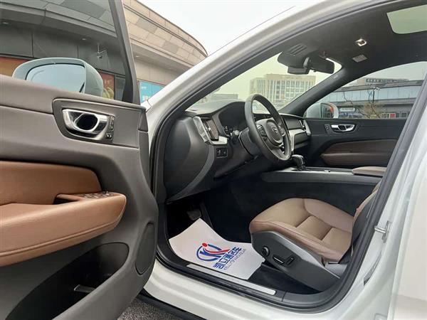 沃尔沃XC60 2021款 T5 四驱智逸豪华版