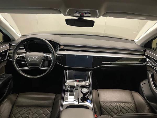 奥迪A8 2022款 A8L 50 TFSI quattro 舒适型典藏版