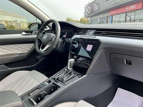迈腾 2025款 改款 众享款 330TSI DSG豪华型