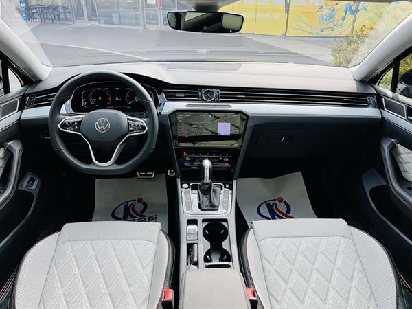 迈腾 2025款 改款 众享款 330TSI DSG豪华型