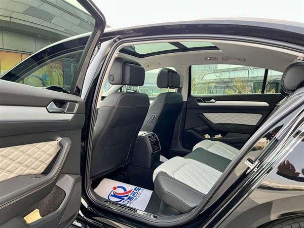 迈腾 2025款 改款 众享款 330TSI DSG豪华型