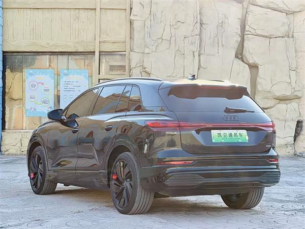奥迪Q5 e-tron 2024款 50 e-tron quattro 光耀型 机甲套装