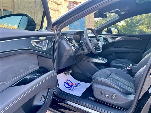 奥迪Q5 e-tron 2024款 50 e-tron quattro 光耀型 机甲套装