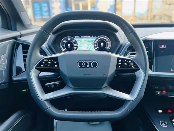 奥迪Q5 e-tron 2024款 50 e-tron quattro 光耀型 机甲套装