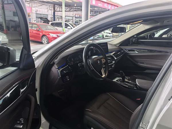 宝马5系 2022款 525Li 豪华套装