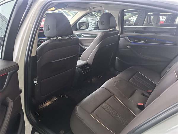 宝马5系 2022款 525Li 豪华套装