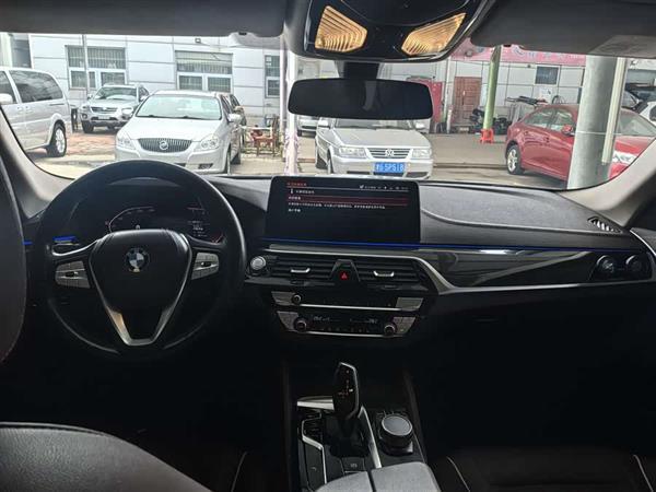 宝马5系 2022款 525Li 豪华套装