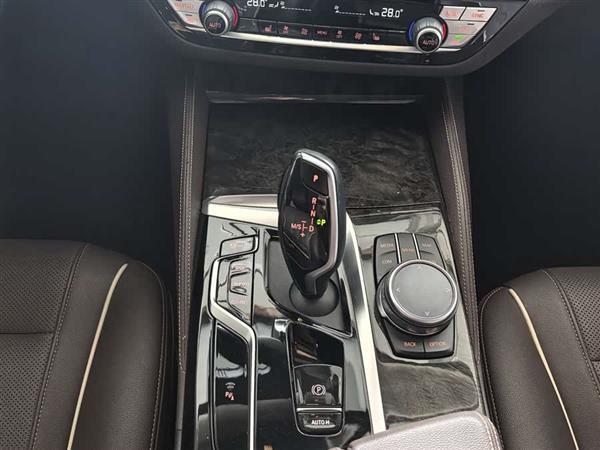 宝马5系 2022款 525Li 豪华套装