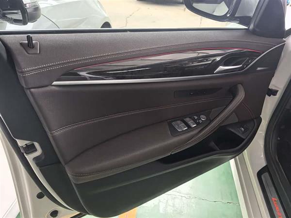 宝马5系 2022款 525Li 豪华套装