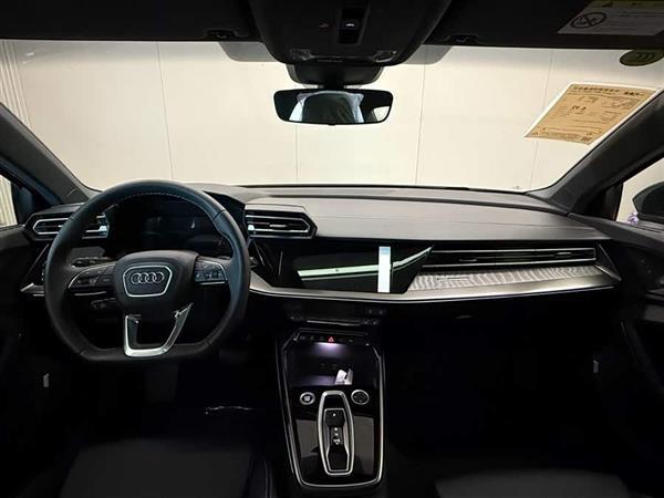 奥迪A3 2025款 A3L Limousine 35TFSI 飞驰尊享型 +豪华臻选包