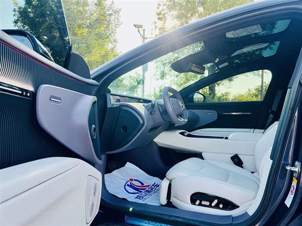 阿维塔12 2023款 650 三激光四驱性能版