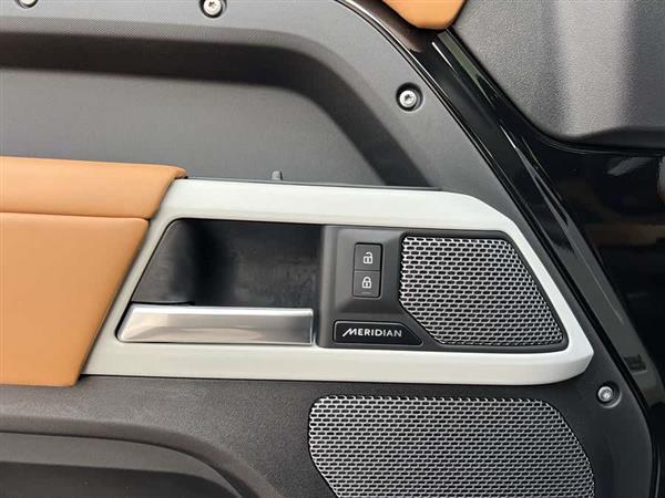 路虎卫士 2024款 110 3.0T P400 X-DYNAMIC HSE