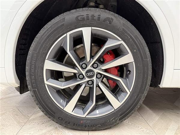 奥迪Q5L 2024款 40 TFSI 豪华动感型