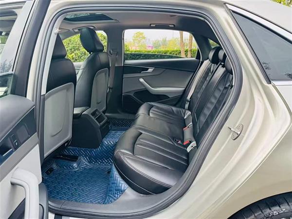 奥迪A4L 2017款 40 TFSI 进取型