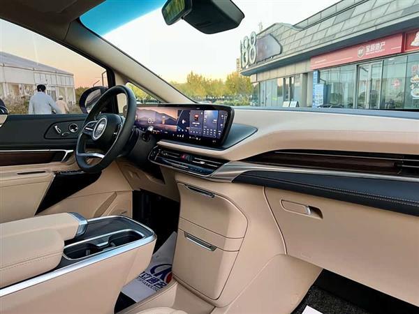 世纪 2023款 2.0T 七座臻享款