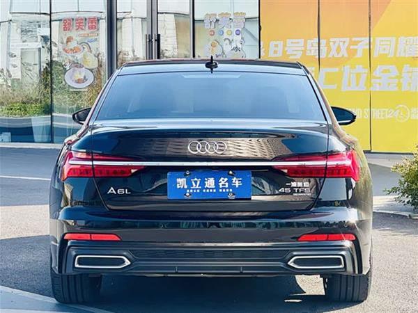 奥迪A6L 2019款 45 TFSI quattro 臻选动感型