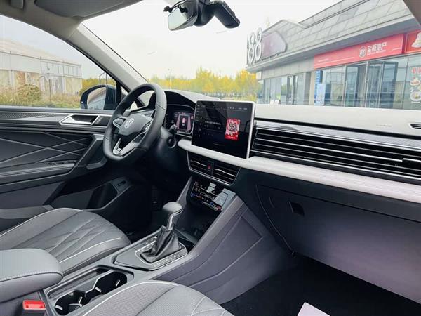 途观L 2022款 330TSI 自动两驱R-Line越享版