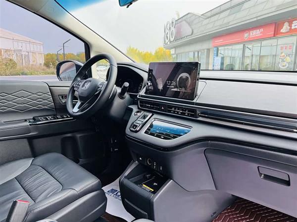 艾力绅 2022款 2.0L e:HEV 豪华先享版