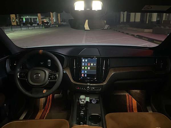 沃尔沃XC60 2023款 B5 四驱智远豪华版
