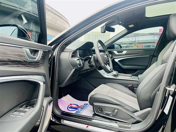 奥迪A6L 2024款 45 TFSI quattro 臻选动感型