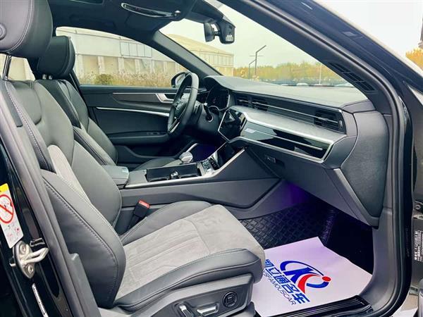 奥迪A6L 2024款 45 TFSI quattro 臻选动感型