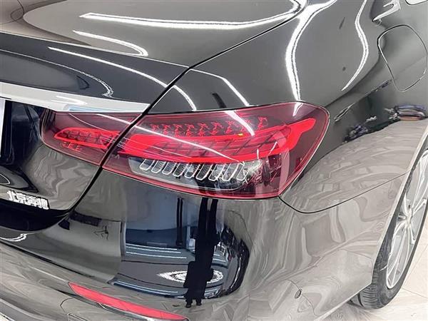 奔驰E级 2022款 改款 E 300 L 运动豪华型