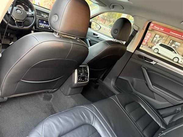 帕萨特 2017款 330TSI DSG尊荣版