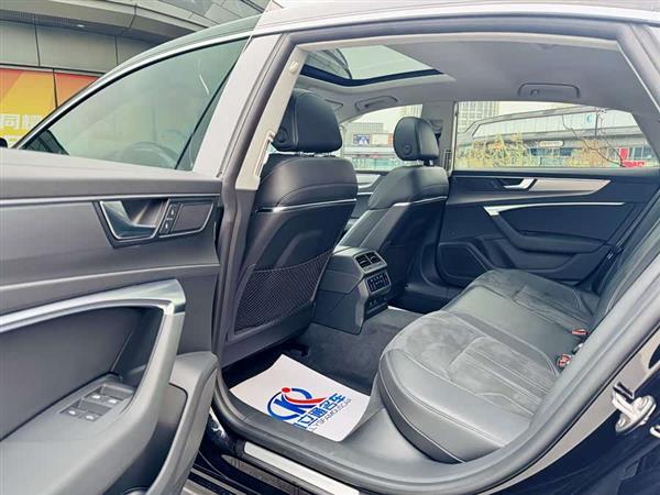 奥迪A7L 2024款 45TFSI S-line 筑梦型 流晶套装