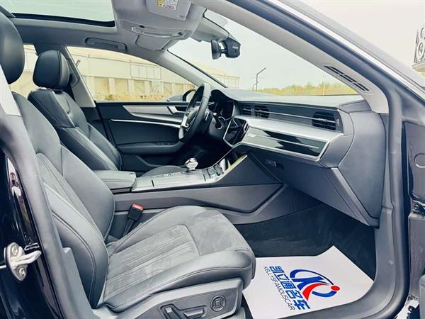 奥迪A7L 2024款 45TFSI S-line 筑梦型 流晶套装